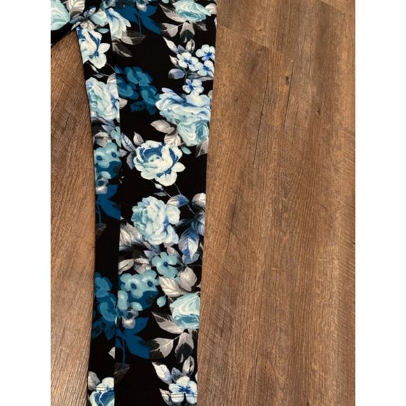 Kate & Mallory Floral Pants Size Medium Pull on Stretch Women’s Blue Black - Picture 4 of 7